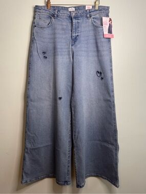 NWT Light Blue Wide-Leg Women’s Jeans with Cut out Heart (14)